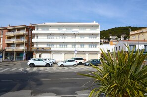 Apartamento clássico, 4 quartos | Fachada