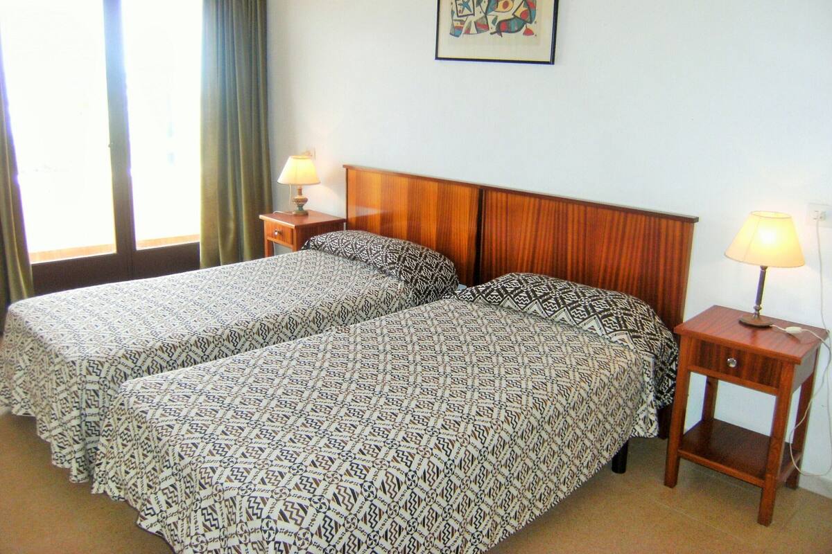 Luxury Apartment, 4 Bedrooms | 18 bilik tidur, seterika/papan seterika