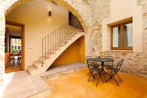 Classic House, 3 Bedrooms | Outdoor dining