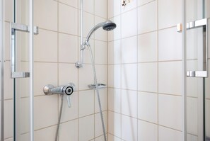Dusch, hårtork och handdukar