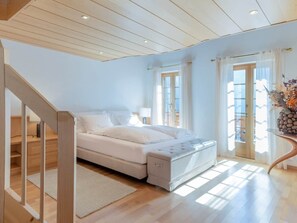 5 habitaciones, tabla de planchar con plancha, wifi y ropa de cama 