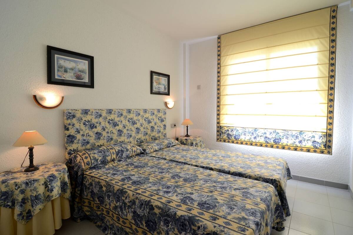 Deluxe Apartment, 3 Bedrooms | 7 bedrooms, iron/ironing board