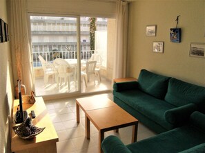 Appartement Classique, 2 chambres | Salle de séjour