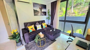 ห้องพัก, 1 ห้องนอน, พร้อมสิ่งอำนวยความสะดวกสำหรับผู้พิการ, ร ะเบียง | ห้องนั่งเล่น