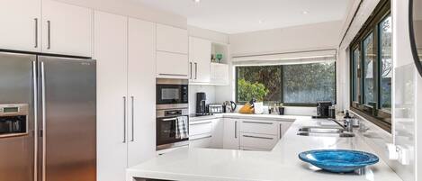 Mikrobølgeovn, ovn, kogeplade, opvaskemaskine