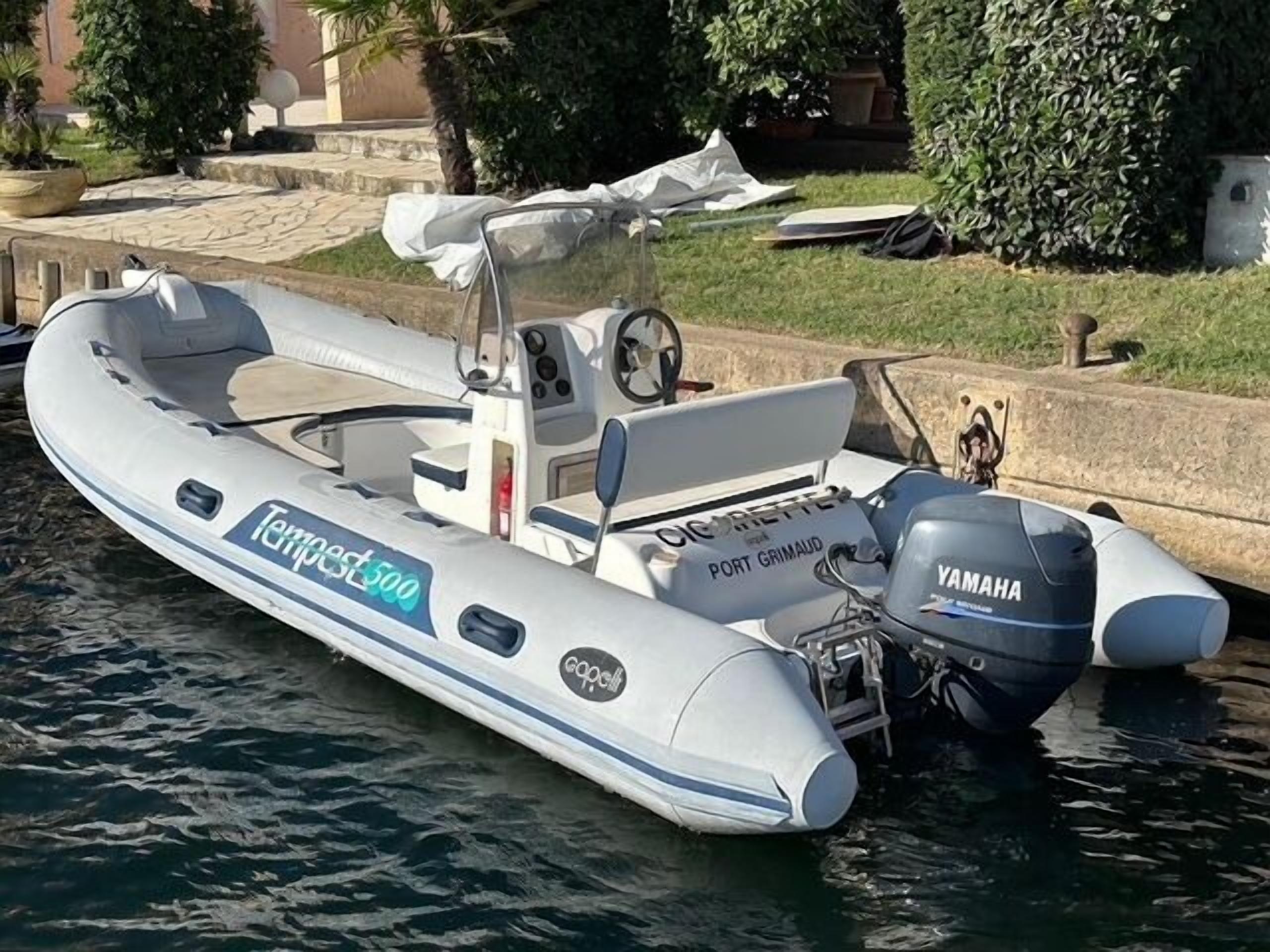 A white inflatable boat with a Yamaha outboard motor, labeled 'Tempest 500' and 'Port Grimaud'.