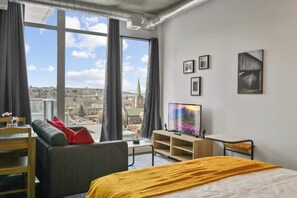 Iron/ironing board, free WiFi, bed sheets - Bright Studio | Mins to Saddledome | Skyline Views (Calgary)
