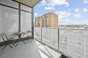 Property grounds - Bright Studio | Mins to Saddledome | Skyline Views (Calgary)