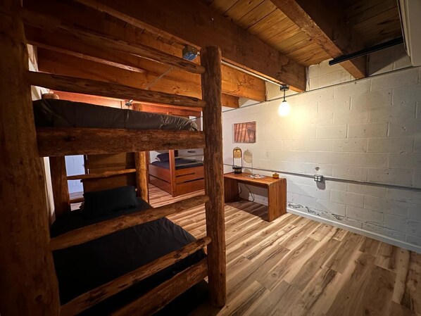 6 habitaciones, tabla de planchar con plancha, wifi y ropa de cama
