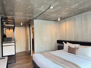 Habitación Premier | Caja de seguridad en la habitación y escritorio 