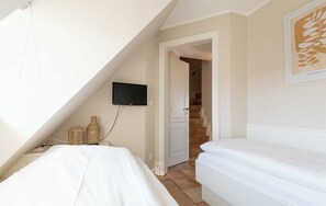 2 bedrooms, free WiFi - Central 3-room apartment with approx. 52 m² living space, for up to 4 people (Wenningstedt-Braderup (Sylt))