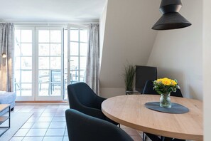 Dining - Central 3-room apartment with approx. 52 m² living space, for up to 4 people (Wenningstedt-Braderup (Sylt))