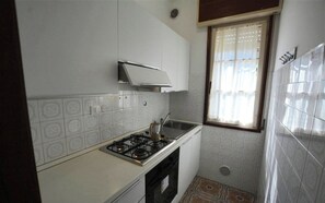 Réfrigérateur, four, plaque de cuisson, lave-vaisselle