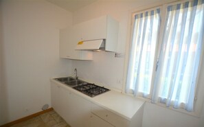 Fridge, microwave, stovetop, cookware/dishes/utensils