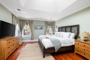 4 Schlafzimmer, Schreibtisch, Bügeleisen/Bügelbrett, WLAN