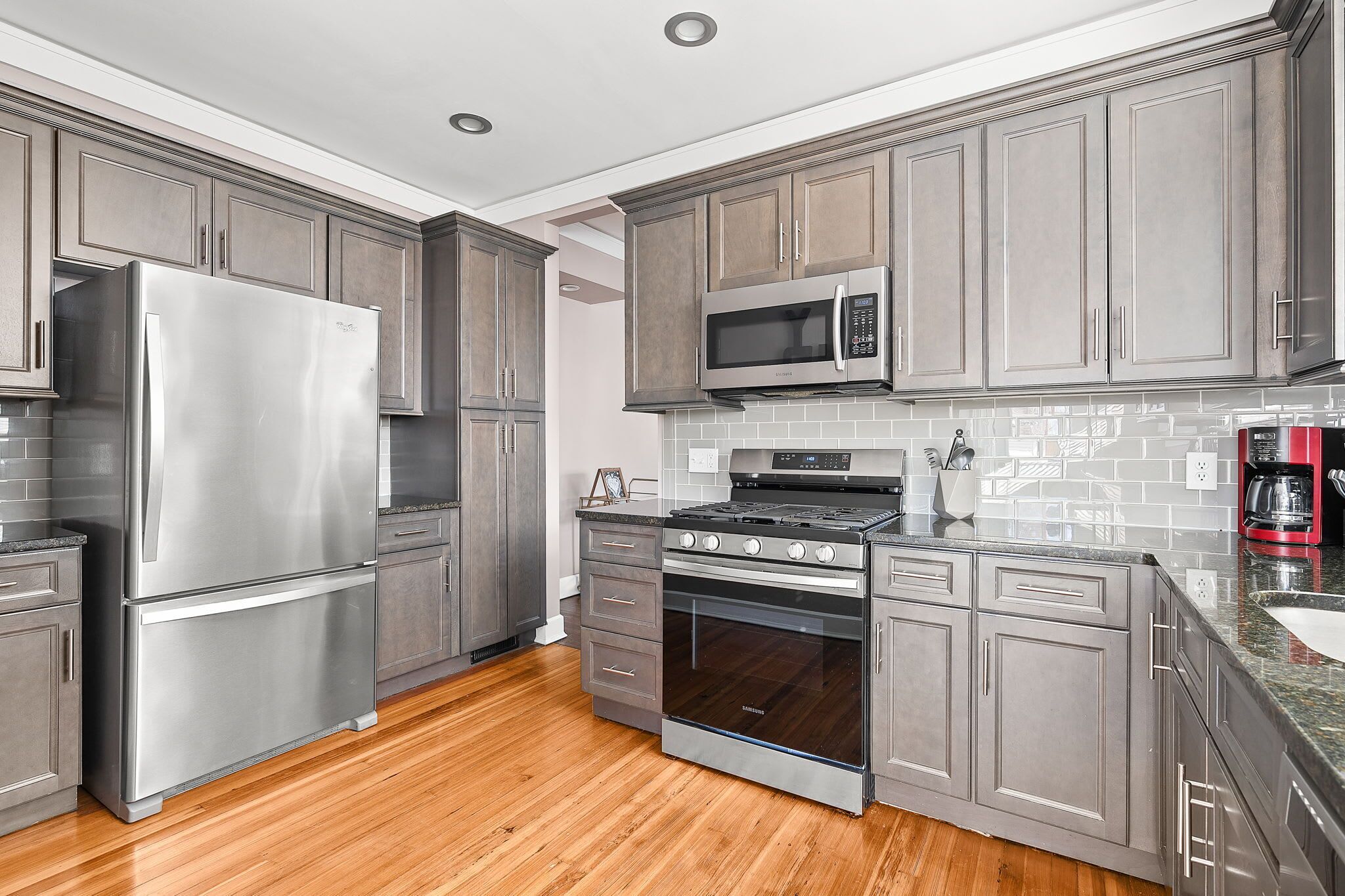 Coffee/tea maker, fridge, microwave, oven
