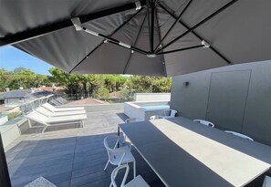 Outdoor dining - Stylish apartment for your perfect getaway with Whirlpool (Lignano Sabbiadoro)
