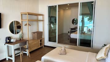 Familien-Vierbettzimmer, Balkon, Meerblick | Kostenloses WLAN