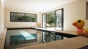 Innenpool, beheizter Pool