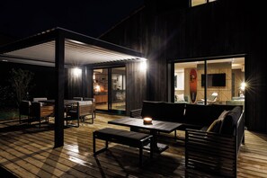 Outdoor dining - Villa Frégate, elegant and friendly, indoor heated pool, golf and beach (Talmont-Saint-Hilaire)