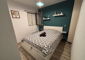 1 bedroom, free WiFi, bed sheets
