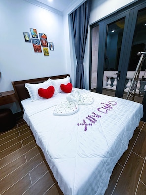 Deluxe Double Room Single Use, 1 Queen Bed, City View | Desk, soundproofing, free WiFi