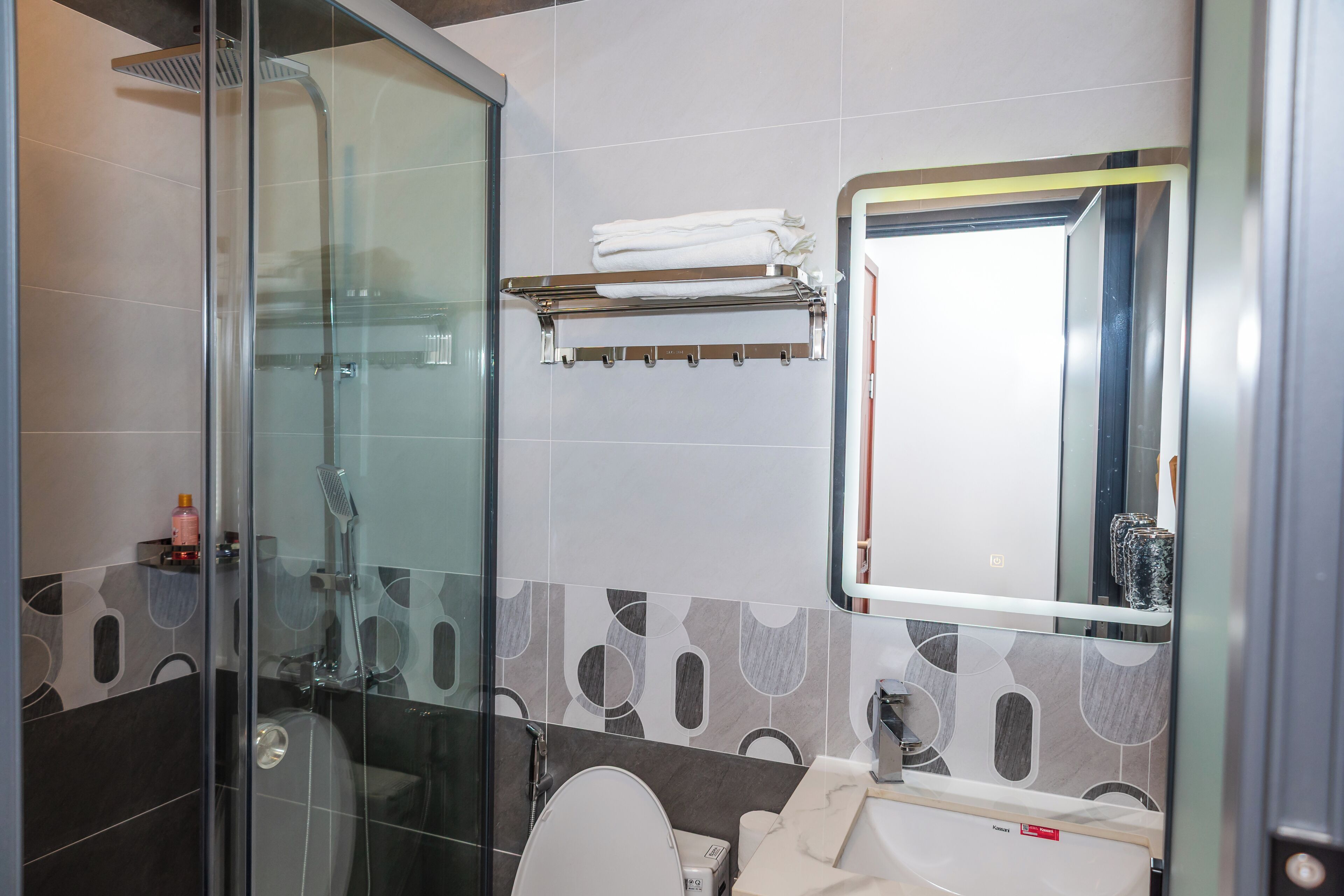 Family Double Room, 2 Queen Beds, Balcony, City View | Bathroom