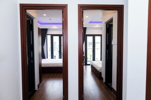 Escritorio, sistema de insonorización y wifi gratis 