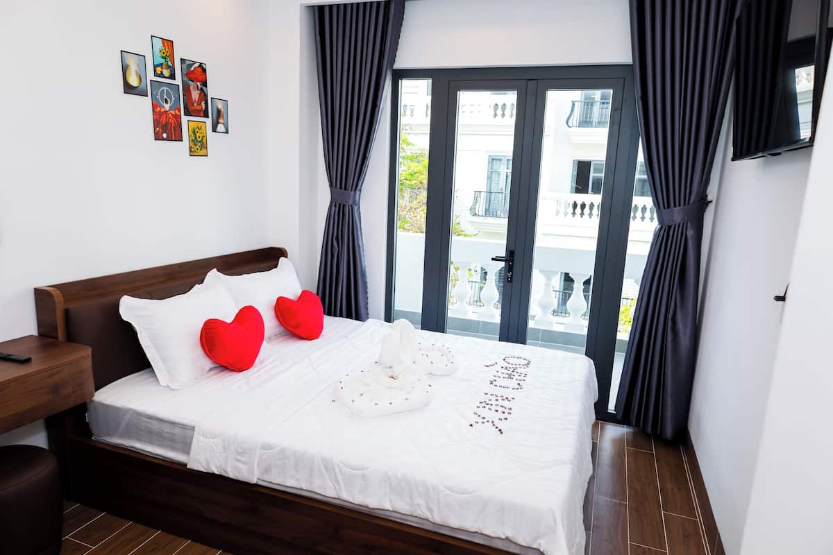 Deluxe dubbelrum för 1 person - 1 queensize-säng - utsikt mot staden | Skrivbord, ljudisolering och gratis wi-fi