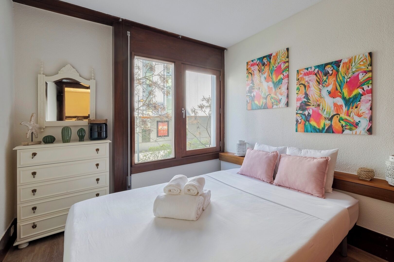 2 室のベッドルーム、旅行用ベビーベッド、WiFi