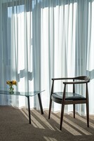 In-room safe, blackout drapes, free WiFi