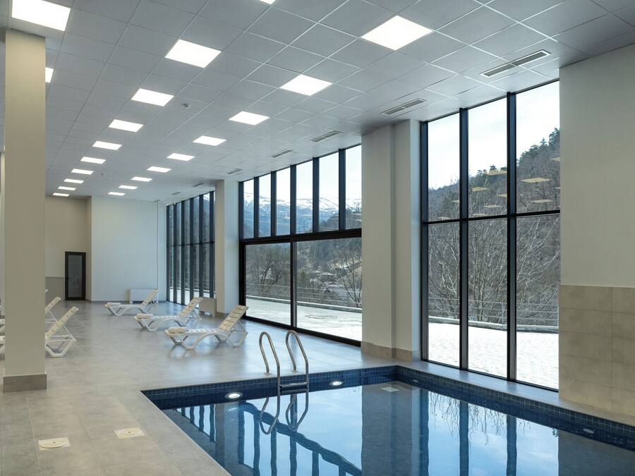 Una piscina techada