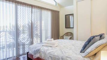 3 bedrooms, desk, iron/ironing board, travel cot