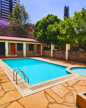 Pool - Fabulous 3-bedroom apartment/Kilimani/Pool/Fully furnished/Near Yaya centre (Nairobi)