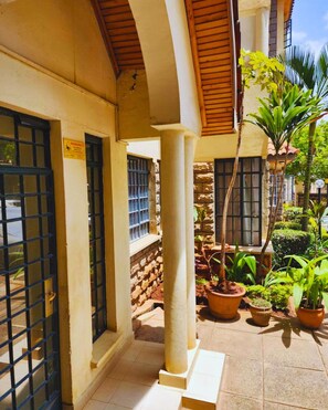 Exterior detail - Fabulous 3-bedroom apartment/Kilimani/Pool/Fully furnished/Near Yaya centre (Nairobi)