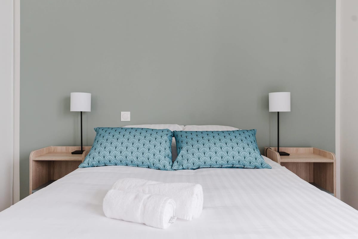 Cunas gratuitas, wifi gratis y ropa de cama