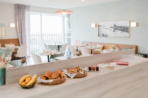 매일 유럽식 아침 식사(1인당 EUR 12.90)