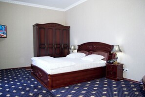 Classic Double Room, Balcony, City View | Free WiFi - Bokhtariyon Hotel (Qurghonteppa)