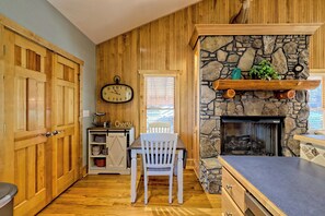 Dining - Cozy Cove Retreat by Chatuge Home Concierge | Private Swim Dock, Kayaks & Grill (Hayesville)