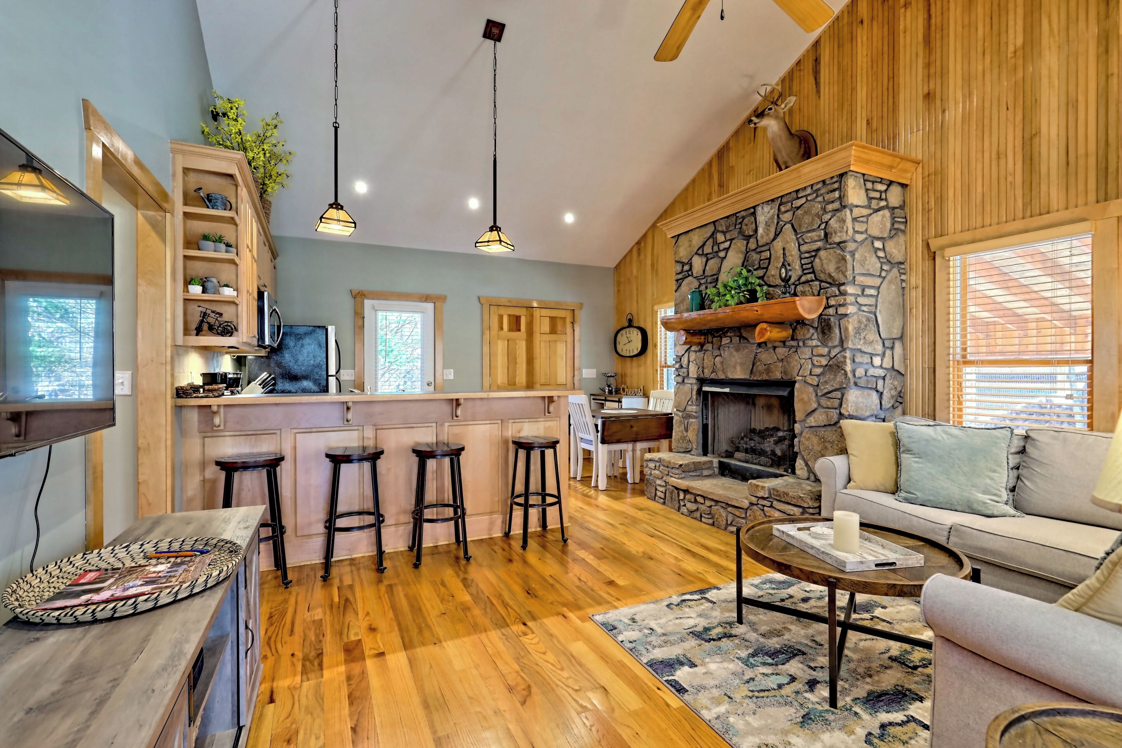 Smart-tv och eldstad