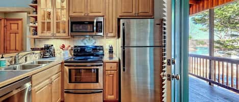 Geladeira, micro-ondas, fogão, cooktop