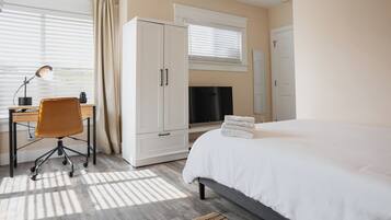 Desk, laptop workspace, free WiFi