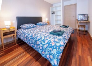 3 bedrooms, travel crib, WiFi, bed sheets