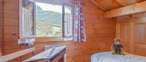 3 bedrooms, iron/ironing board, free WiFi