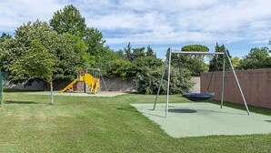 A playground with a swing set and climbing structure. - 🌟 Casa Luna 🌟 (Saint-Saturnin-lès-Avignon)