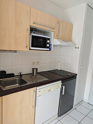 Mikrobølgeovn, kogeplade, opvaskemaskine