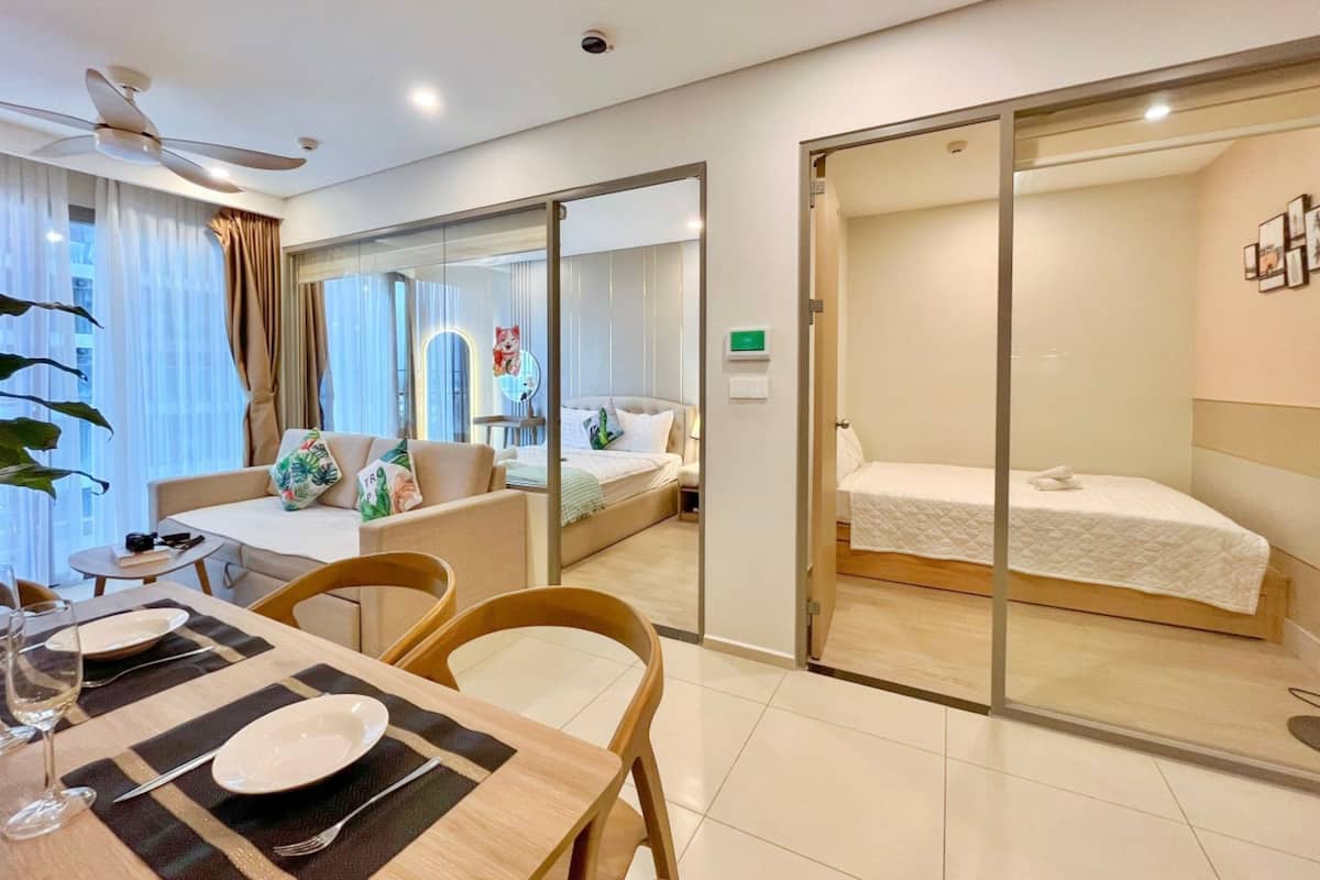 Apartamento City, 2 habitaciones, balcón, vistas al patio | 3 dormitorios, ropa de cama hipoalergénica, escritorio y cortinas opacas