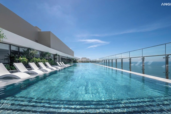 Rooftop pool