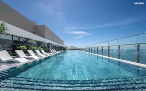 2 outdoor pools