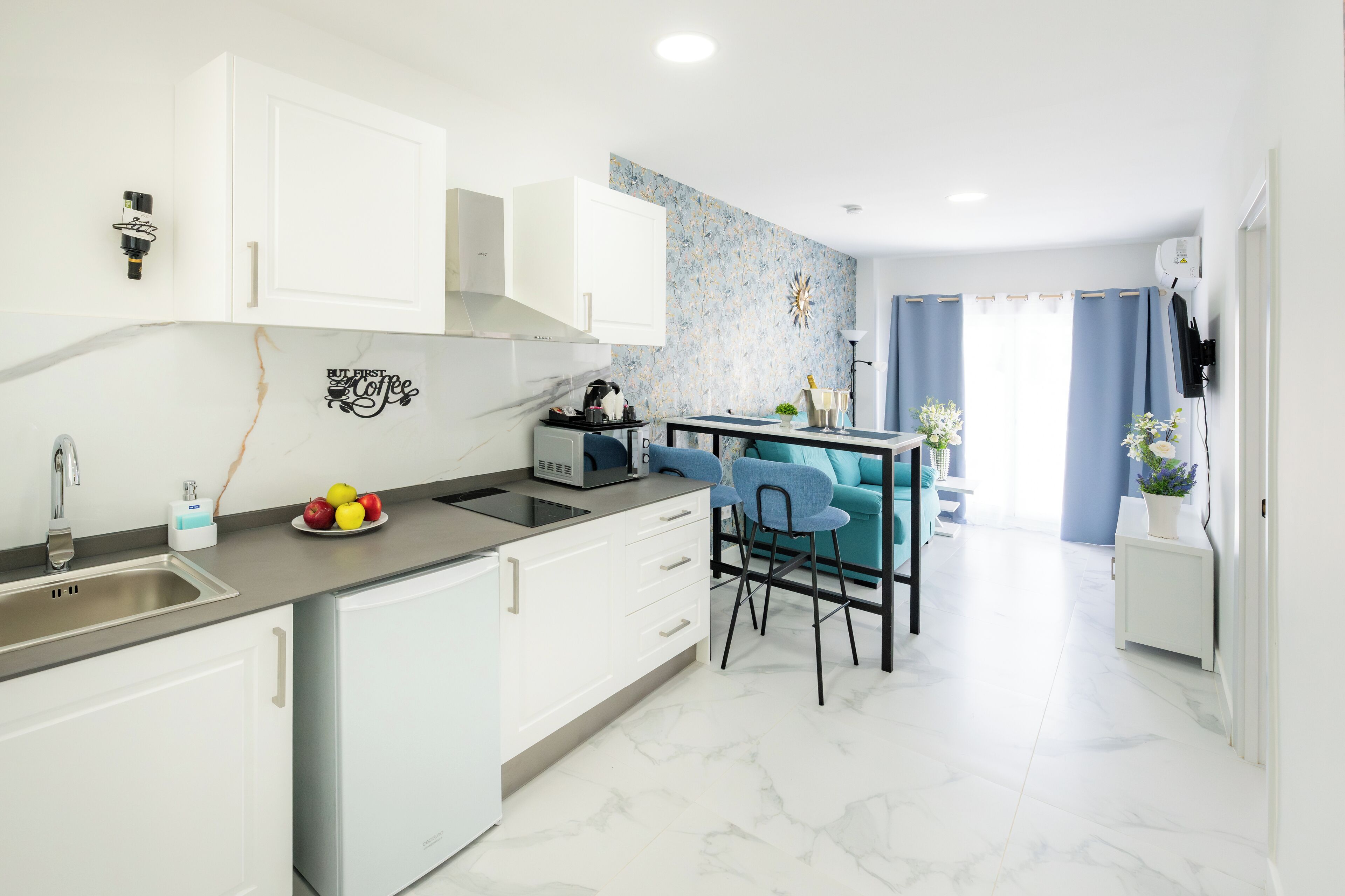 Standard Studio with terrace | Private kitchen | Mini-fridge, stovetop, electric kettle, cookware/dishes/utensils